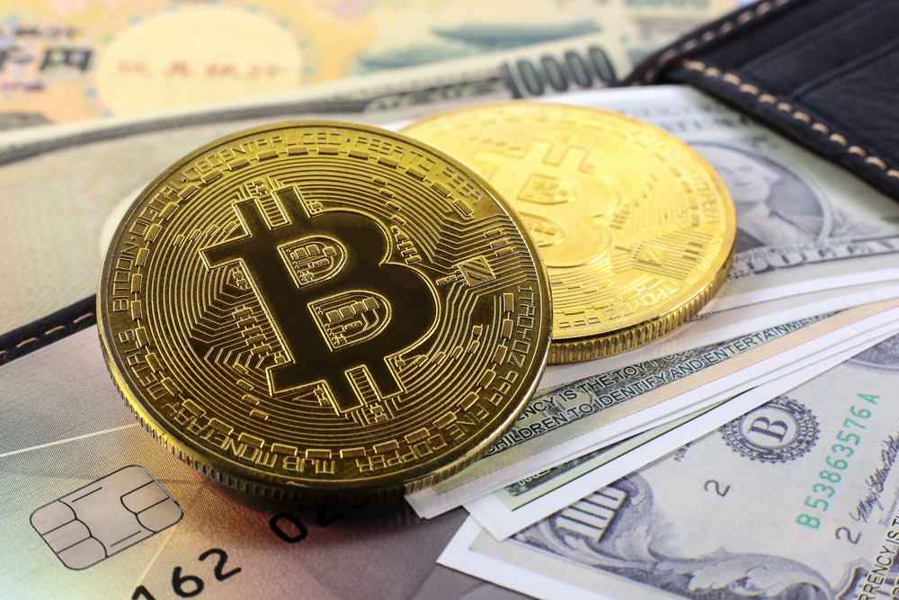 Can Bitcoin’s Price Surpass The Value of One Gold Ounce?