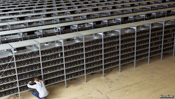 Socially Optimal Bitcoin Mining Pools