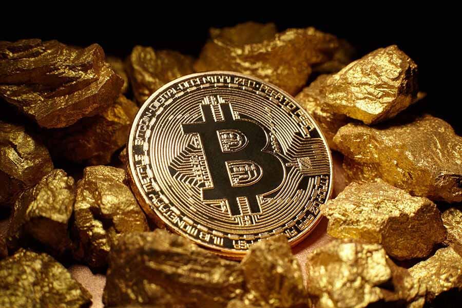 Analysts Argue Over BTC and Gold; Which Is Better?