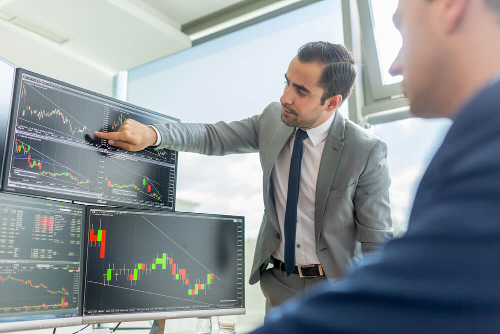 Bitcoin Trading Outperforms Stocks Despite Range-Bound Momentum