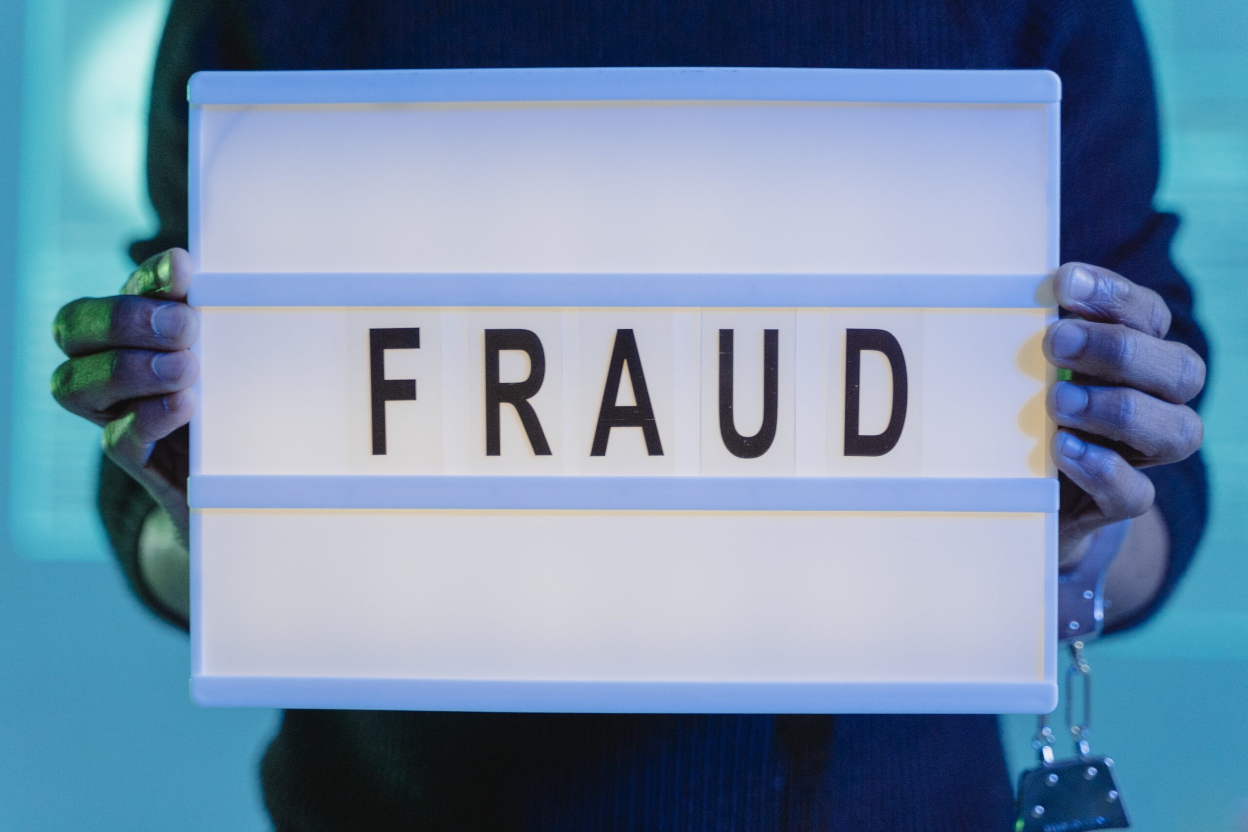 Former SafeMoon Executive Identified As a Fraudster? What’s Going on Behind This Allegation?