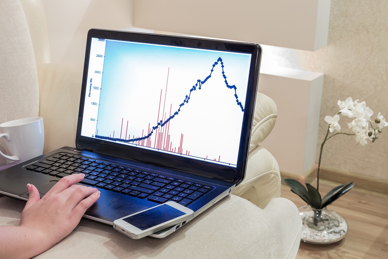 Bitcoin and Altcoins Drop Massively in Value Despite Upward Expectations