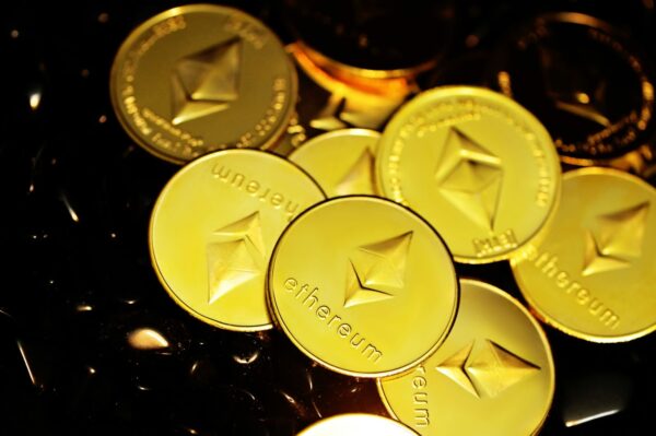 Unstaked Aims for 2700% Return While DOGE & ETH Compete for Top Crypto Picks