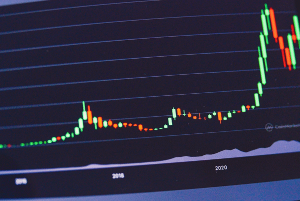 Chainlink Bullish, Avalanche Stalls, Cold Wallet Leads with 4900% ROI