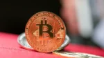 Bitcoin Dominance Hits 61% While Stablecoins Bleed Out