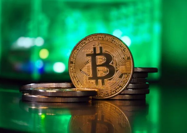 Bitcoin vs. Gold: This Elliott Wave Chart Says the Real Move Hasn’t Started